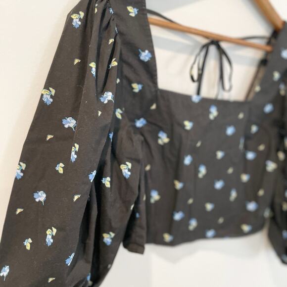 💗 3/$10 💗 H&M Floral Crop Top Black Blue Size 8 EUC - Picture 9 of 14